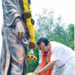 ವಿವೇಕಾನಂದ ಪ್ರತಿಮೆಗೆ ಡಿ. ವಿ. ಸದಾನಂದಗೌಡರಿಂದ ಪುಷ್ಪಾರ್ಚನೆ